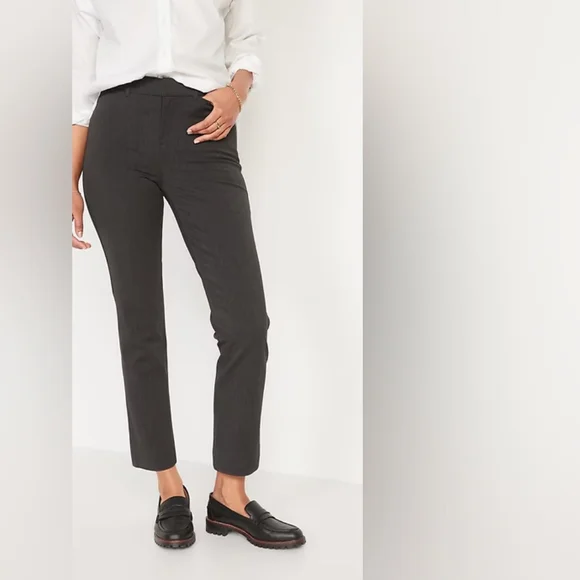 🎉 SALE 🎉 NWT Old Navy High-Waisted Pixie Straight Pants - Picture 2 of 8